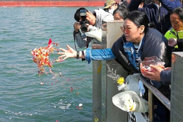 Burial of ashes at sea offers a green option