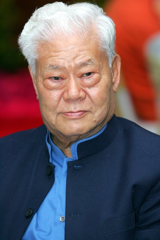 MR CHAN MUN HOONG