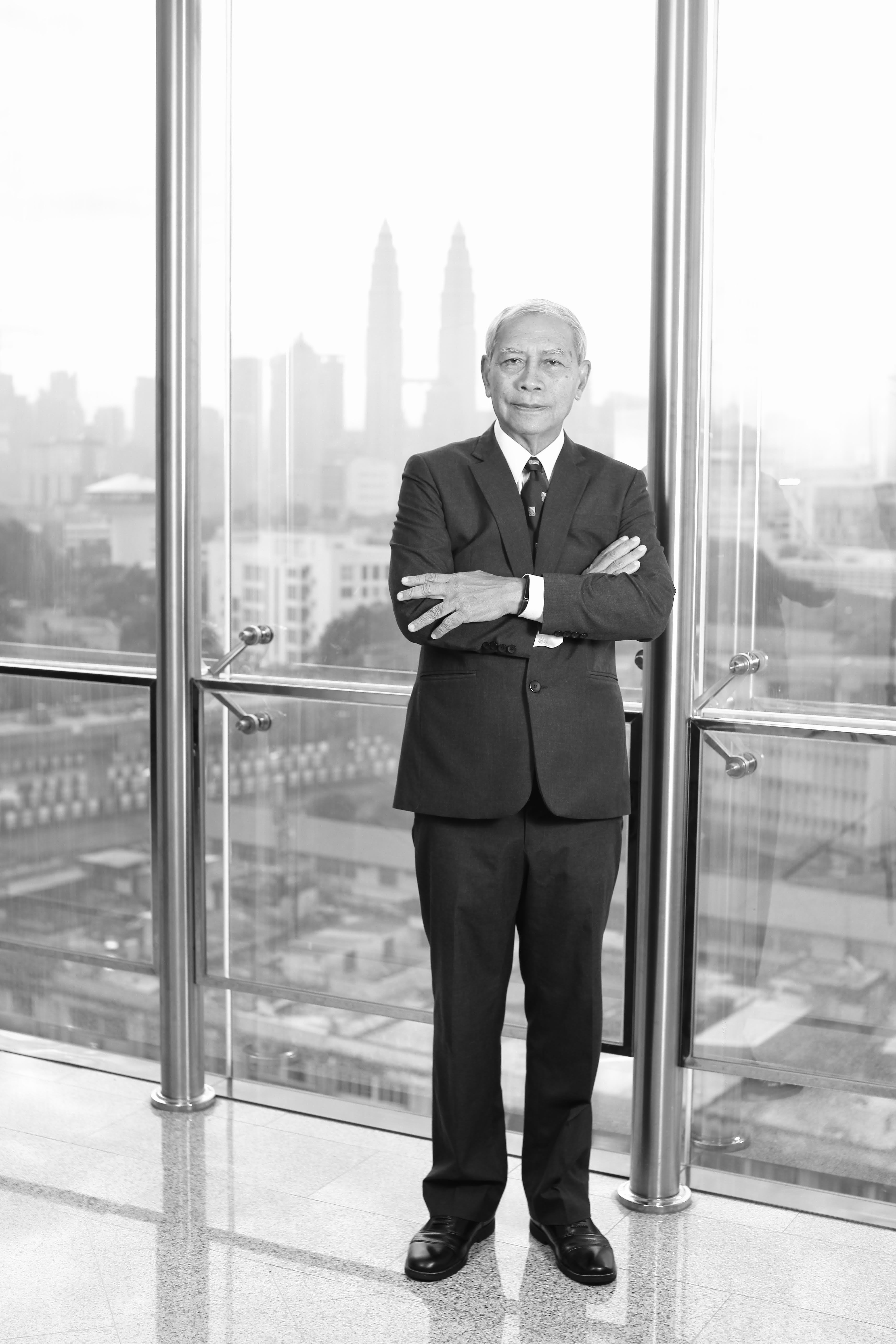 Y BHG DATUK DR HUSSEIN AWANG